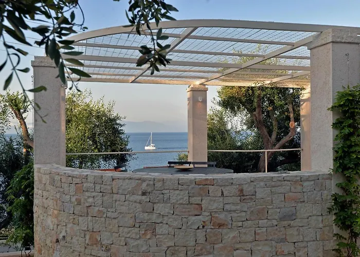 Willa Dinos Tranakatika