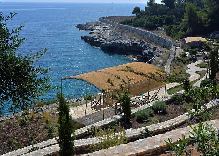 Willa Dinos Tranakatika